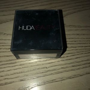 Huda beauty baking powder
